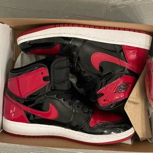 Air Jordan High top 1 Retro OG Black/Varsity Red size 5 Youth